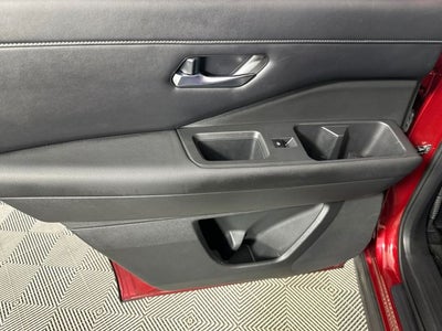 2022 Nissan Pathfinder SL Premium Package