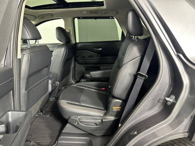 2023 Nissan Pathfinder SL Premium Package