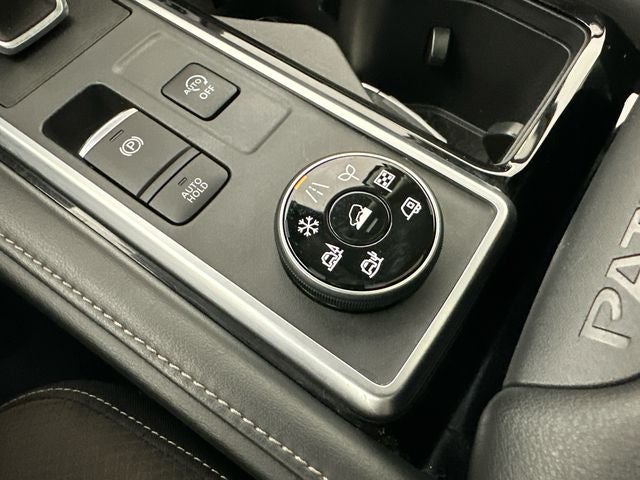 2023 Nissan Pathfinder SL Premium Package