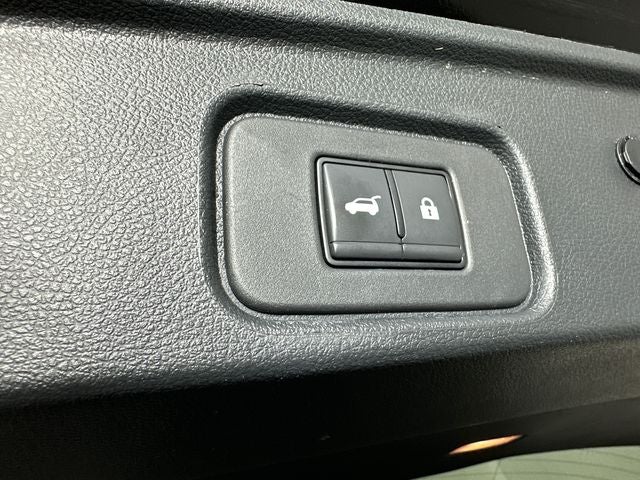 2023 Nissan Pathfinder SL Premium Package