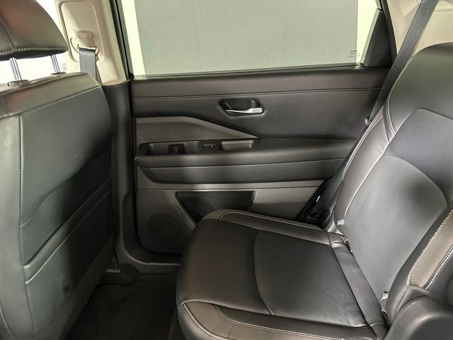 2023 Nissan Pathfinder SL Premium Package