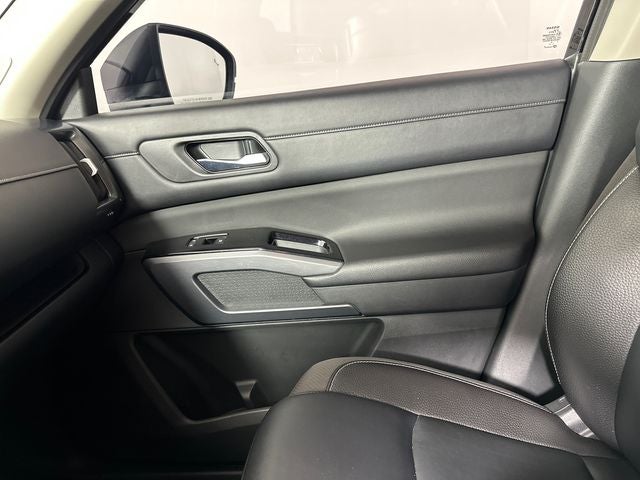 2023 Nissan Pathfinder SL Premium Package
