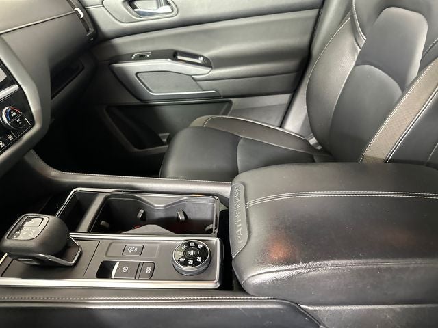 2023 Nissan Pathfinder SL Premium Package