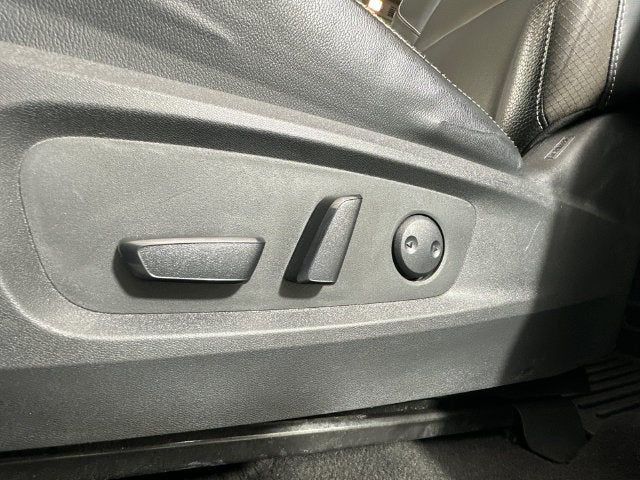2023 Nissan Pathfinder SL Premium Package