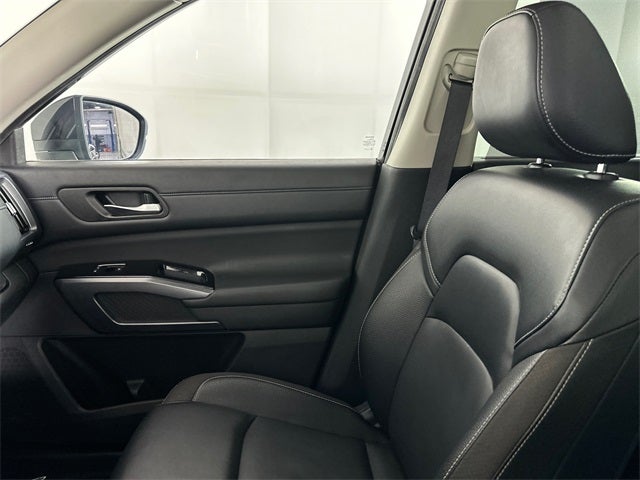 2023 Nissan Pathfinder SL Premium Package
