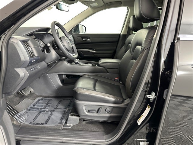 2023 Nissan Pathfinder SL Premium Package