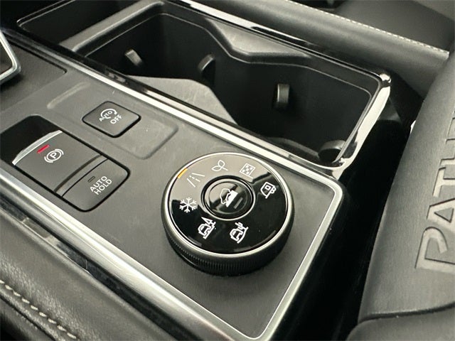 2023 Nissan Pathfinder SL Premium Package