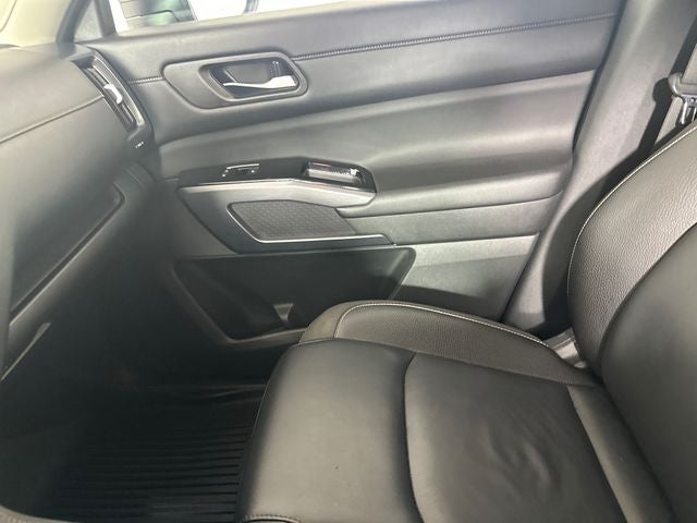 2023 Nissan Pathfinder SL Premium Package