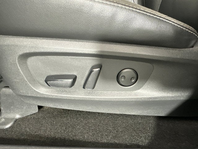 2023 Nissan Pathfinder SL Premium Package