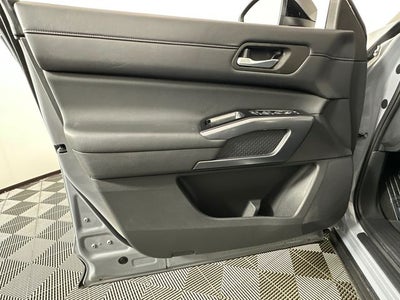 2023 Nissan Pathfinder SL Premium Package