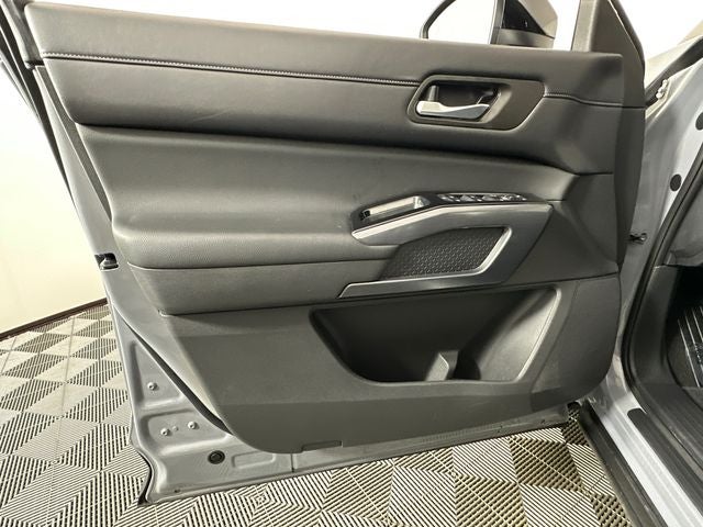 2023 Nissan Pathfinder SL Premium Package