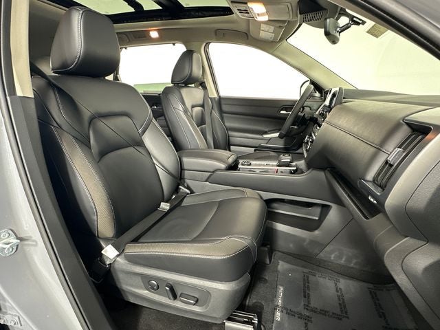 2023 Nissan Pathfinder SL Premium Package