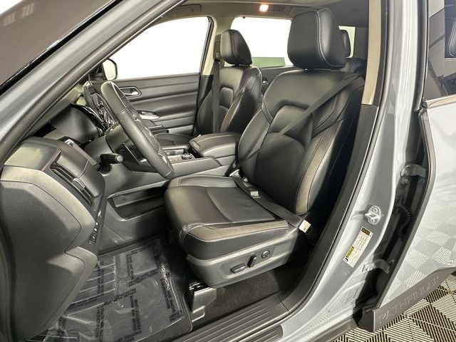 2023 Nissan Pathfinder SL Premium Package