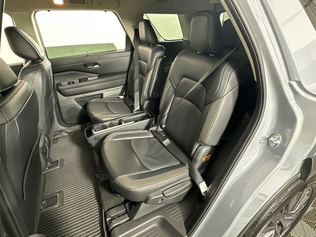 2023 Nissan Pathfinder SL Premium Package