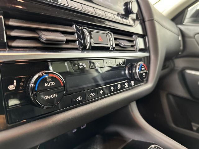 2024 Nissan Pathfinder SL Premium Package