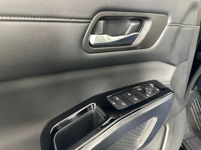 2024 Nissan Pathfinder SL Premium Package