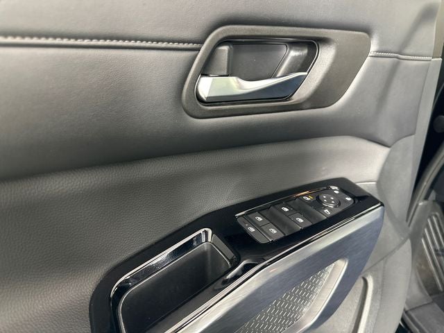 2024 Nissan Pathfinder SL Premium Package