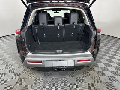 2022 Nissan Pathfinder Platinum Bench Seat Package