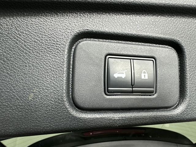 2022 Nissan Pathfinder Platinum Bench Seat Package