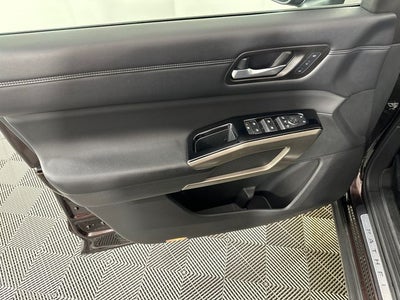 2022 Nissan Pathfinder Platinum Bench Seat Package