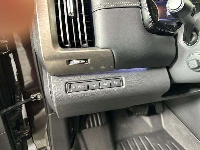 2022 Nissan Pathfinder Platinum Bench Seat Package