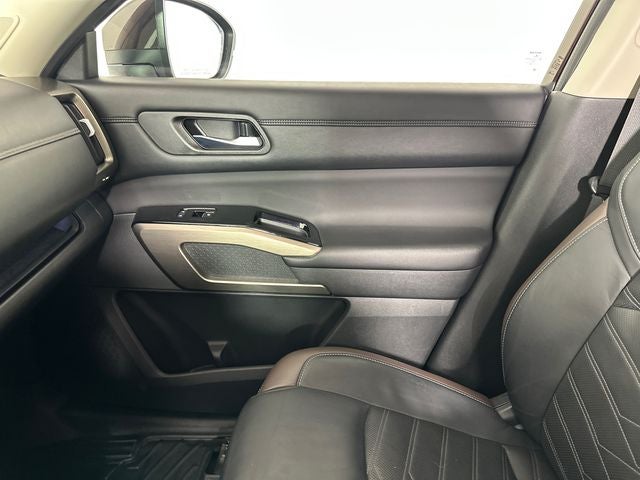 2022 Nissan Pathfinder Platinum Bench Seat Package