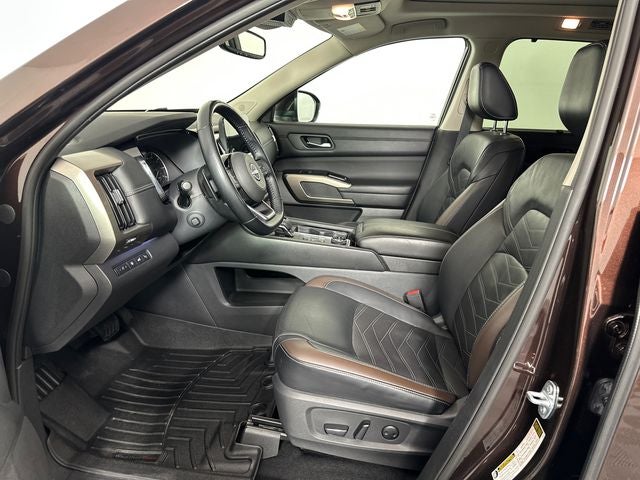 2022 Nissan Pathfinder Platinum Bench Seat Package