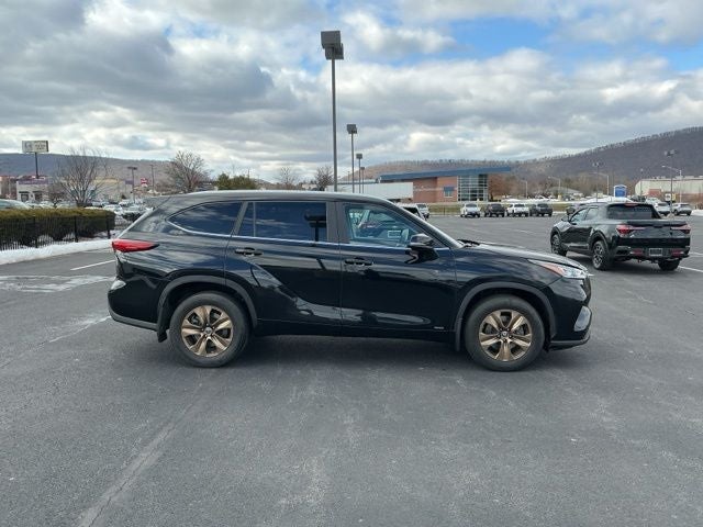 2023 Toyota Highlander Hybrid Bronze Edition