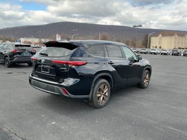 2023 Toyota Highlander Hybrid Bronze Edition