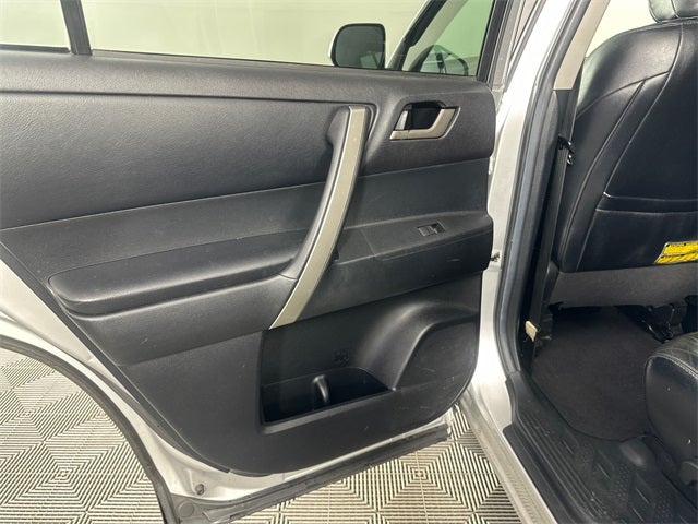 2011 Toyota Highlander SE