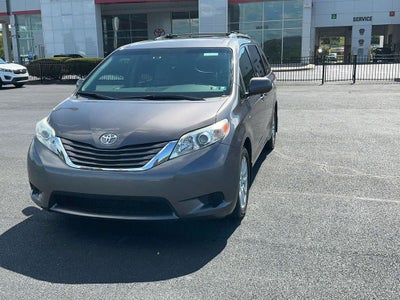 2017 Toyota Sienna LE 7 Passenger