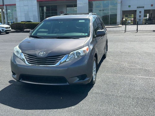 2017 Toyota Sienna LE 7 Passenger
