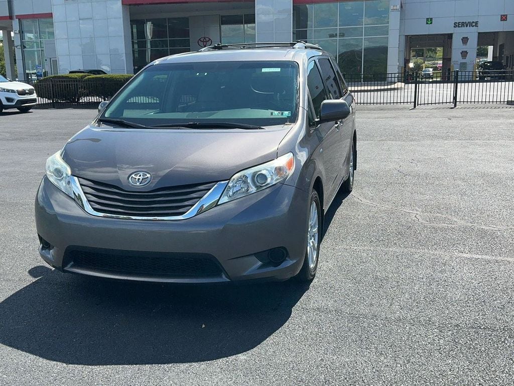 2017 Toyota Sienna LE 7 Passenger