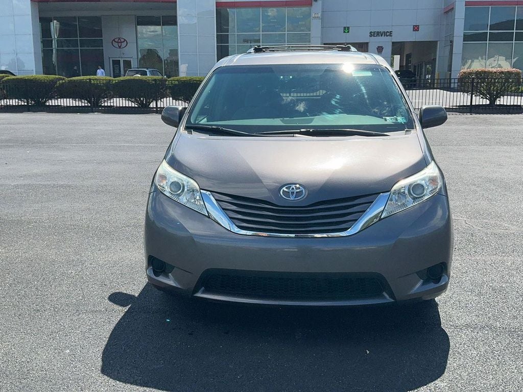 2017 Toyota Sienna LE 7 Passenger