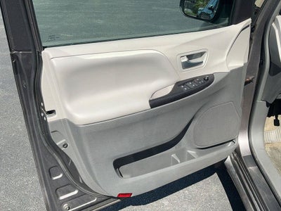 2017 Toyota Sienna LE 7 Passenger