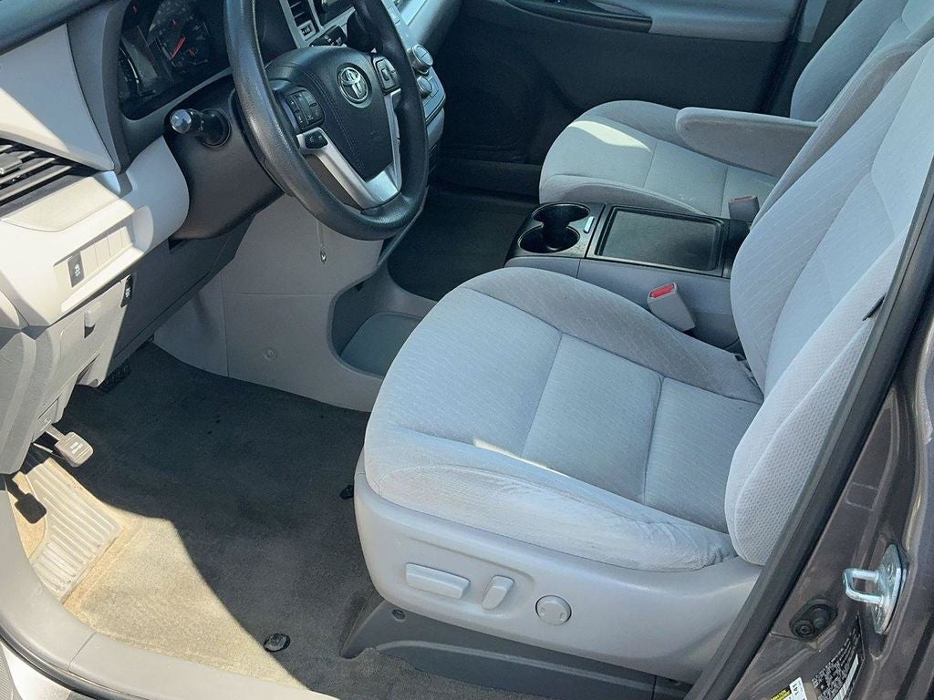2017 Toyota Sienna LE 7 Passenger