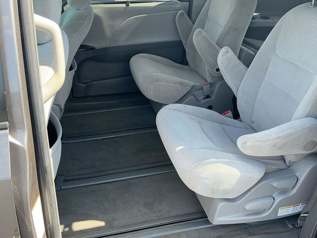 2017 Toyota Sienna LE 7 Passenger
