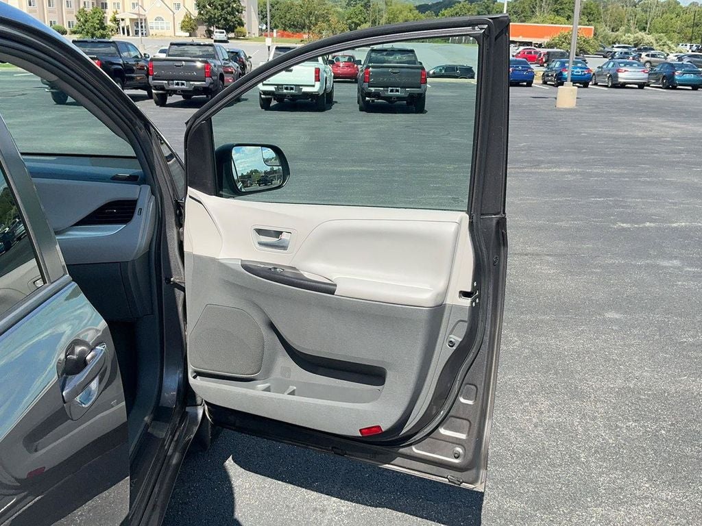 2017 Toyota Sienna LE 7 Passenger