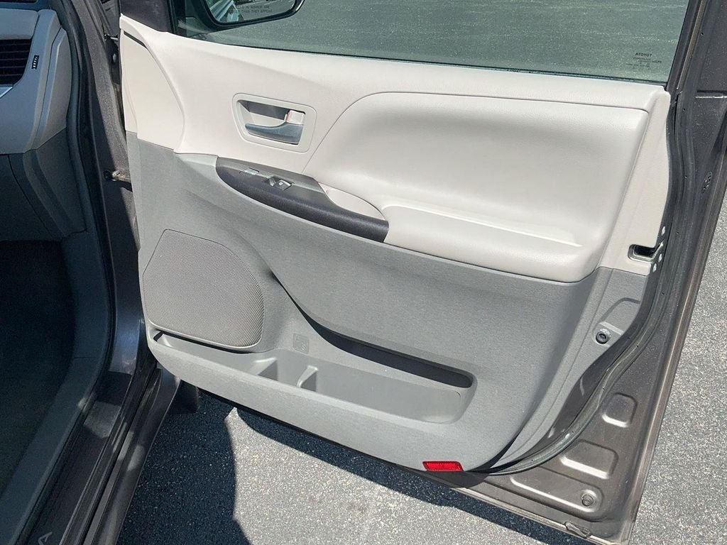 2017 Toyota Sienna LE 7 Passenger