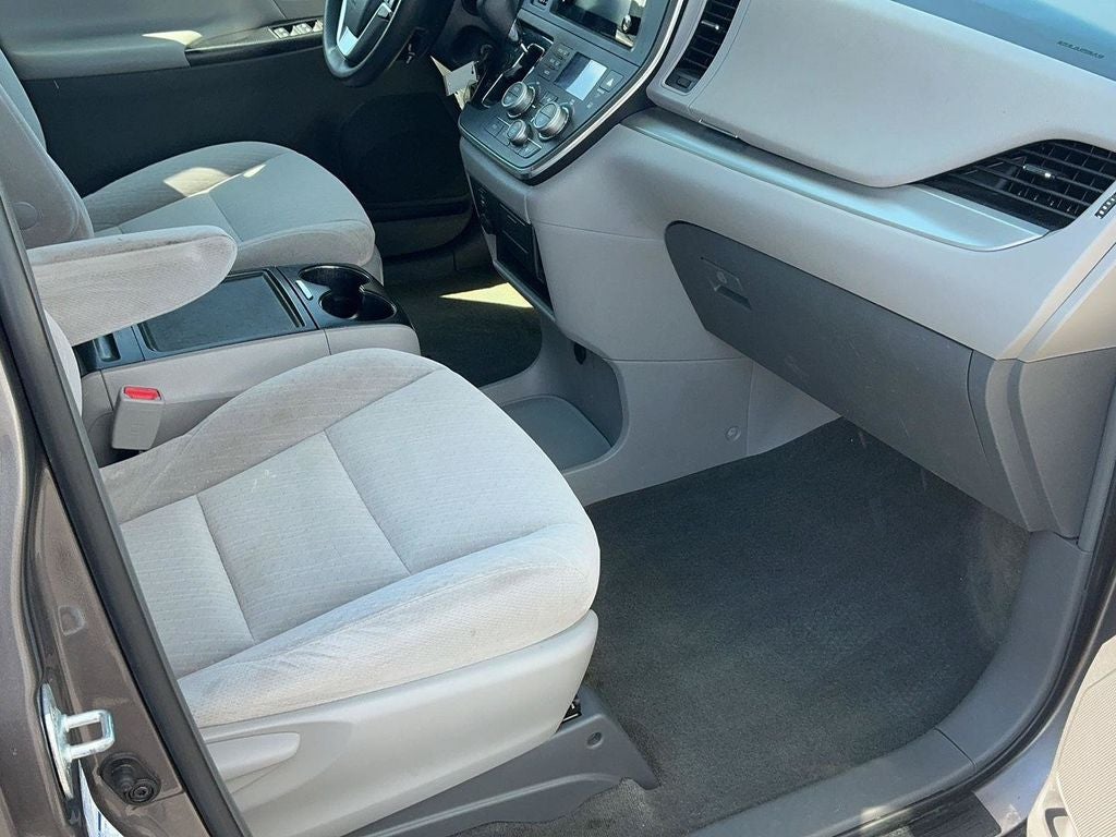 2017 Toyota Sienna LE 7 Passenger