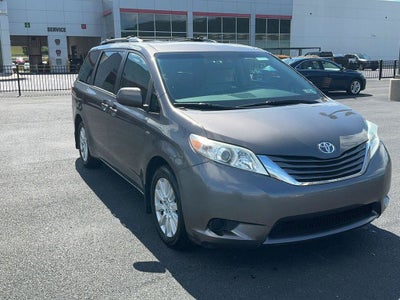 2017 Toyota Sienna LE 7 Passenger