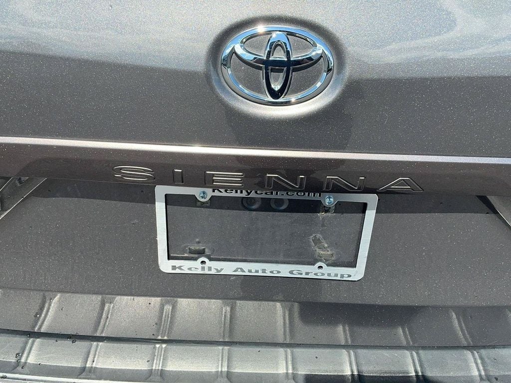 2017 Toyota Sienna LE 7 Passenger