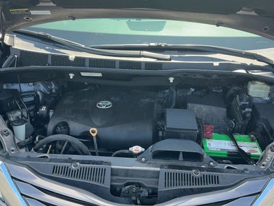 2017 Toyota Sienna LE 7 Passenger