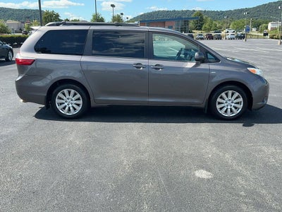 2017 Toyota Sienna LE 7 Passenger