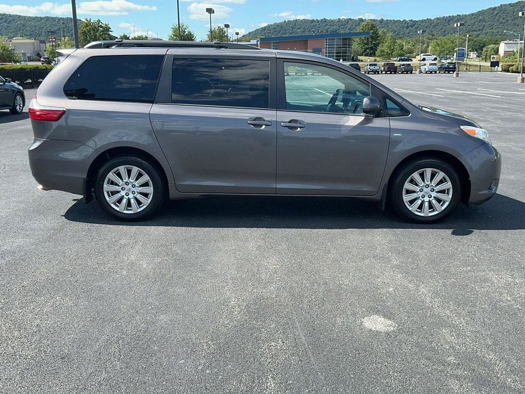 2017 Toyota Sienna LE 7 Passenger