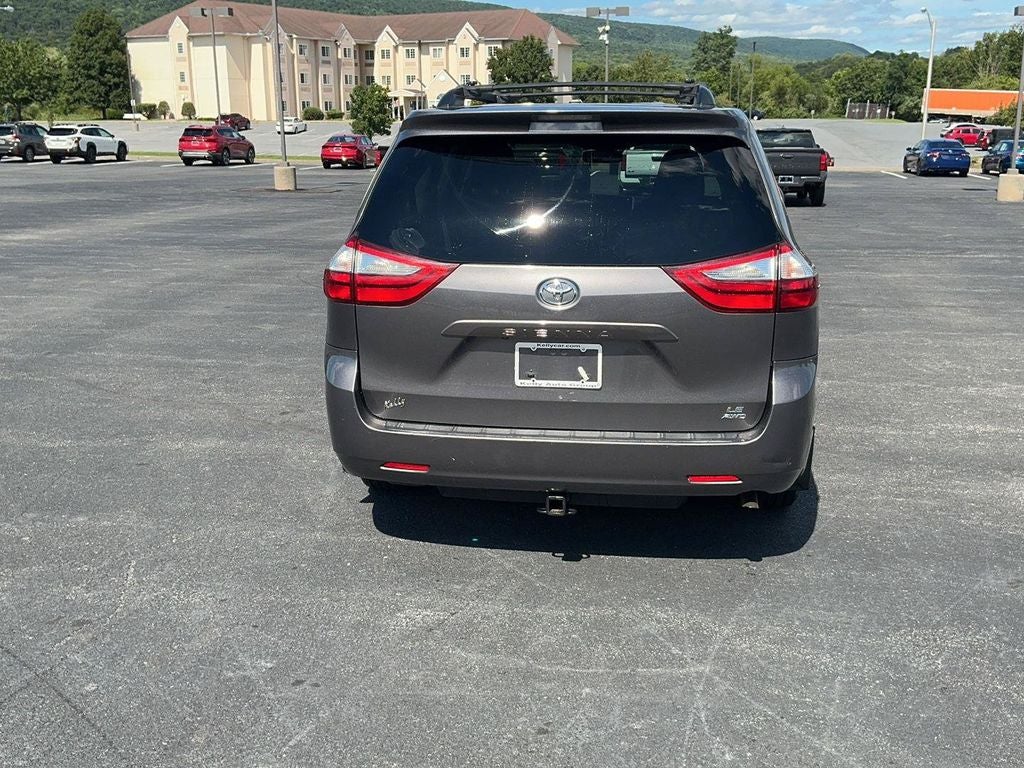 2017 Toyota Sienna LE 7 Passenger