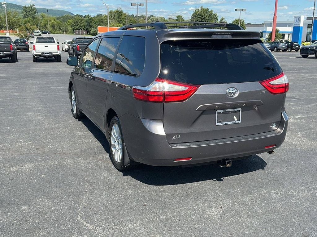 2017 Toyota Sienna LE 7 Passenger