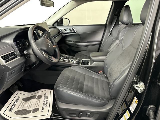 2023 Mitsubishi Outlander SE