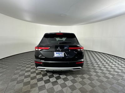 2023 Mitsubishi Outlander SE