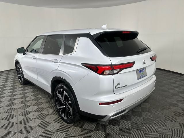 2022 Mitsubishi Outlander SE